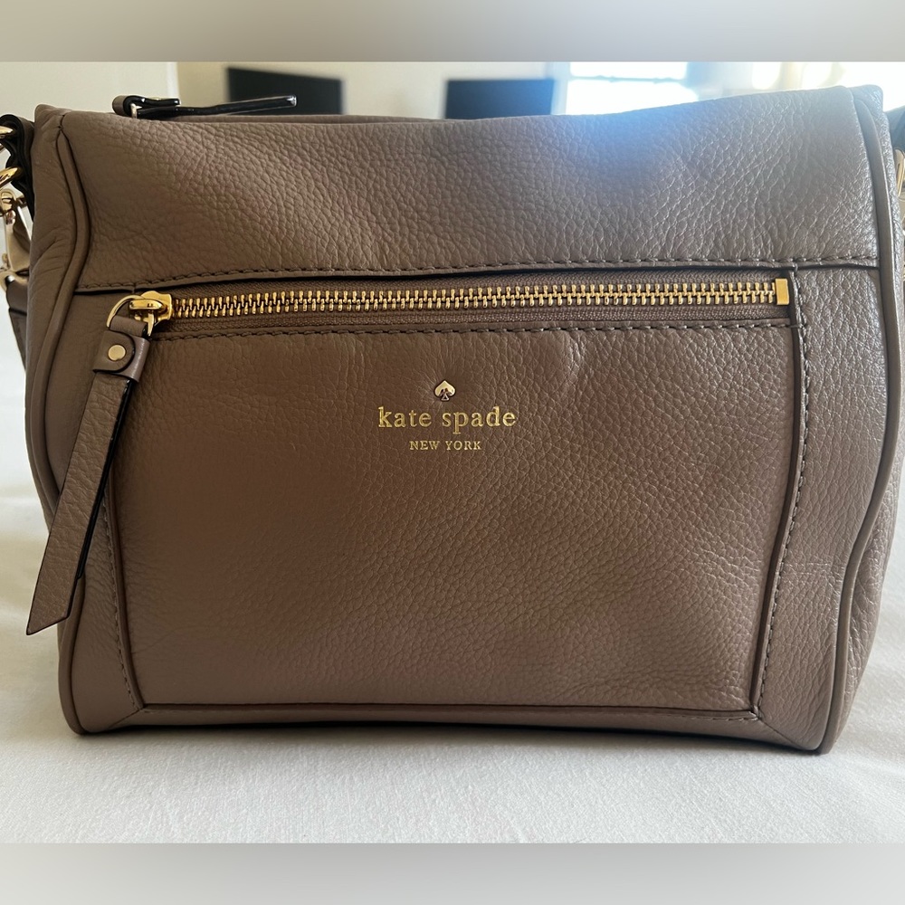 Kate spade crossbody bag. Used- like new!